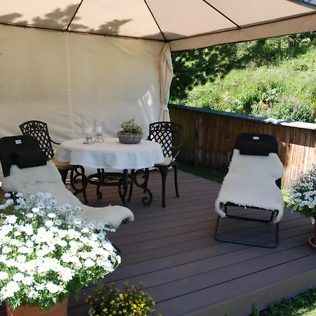 Alojamento de Acomodação e Pequeno-almoço Chesa Staila La Punt-Chamues-ch