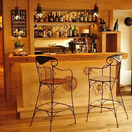 Alojamento de Acomodação e Pequeno-almoço Chesa Staila