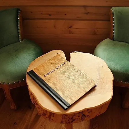 לינה וארוחת בוקר Chesa Staila 4*