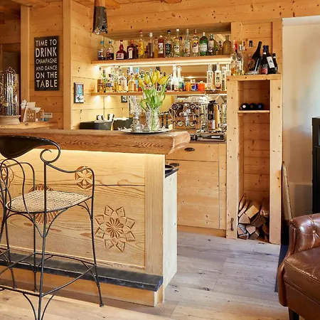 לינה וארוחת בוקר Chesa Staila