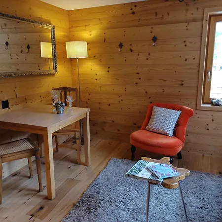 Chesa Staila לינה וארוחת בוקר 4*