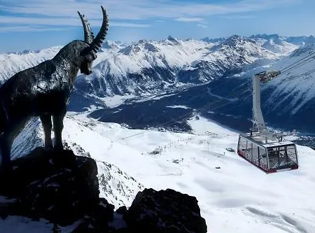 Chesa Staila לינה וארוחת בוקר 4*