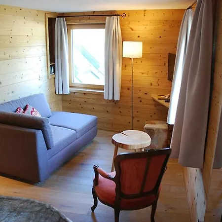 Chesa Staila Bed & Breakfast 4*